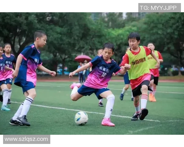 益寿里小学足球明星赛激情开赛小小球员展现无限潜力与团队精神 益寿里小学足球明星赛激情开赛小小球员展现无限潜力与团队精神