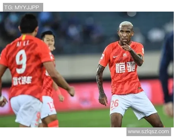 广州恒大淘宝迎战青岛球队全力争胜展现实力与激情 广州恒大淘宝迎战青岛球队全力争胜展现实力与激情